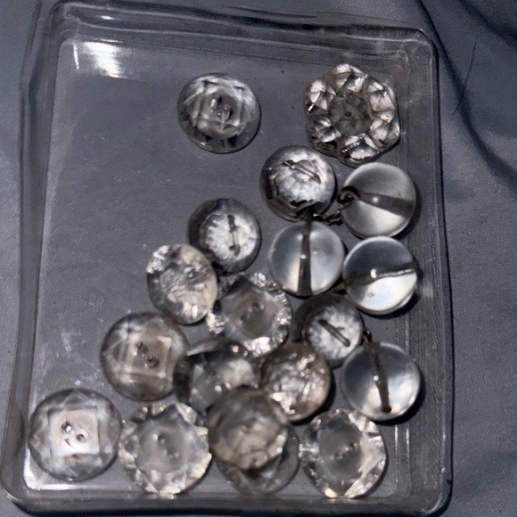 Vtg Glass Buttons Lot Elegant Clear Buttons 18pcs - Picture 6 of 6